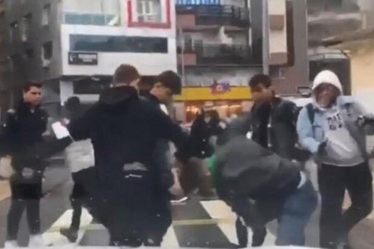 Denizli'de liseliler tekmeli, yumruklu sataşma