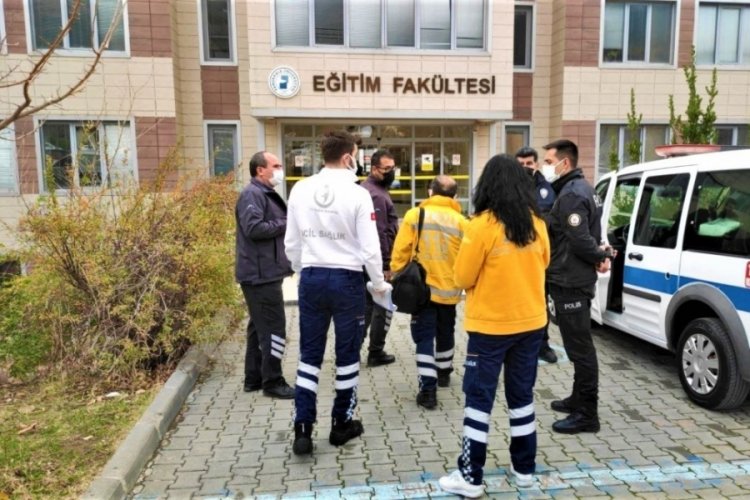 Doktordan &ccedil;ıktıktan sonra okuduğu &uuml;niversitede intihar etti