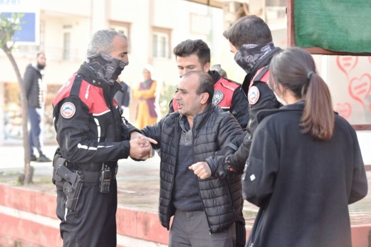 İşyeri m&uuml;h&uuml;rlendi, sinir krizi ge&ccedil;irdi