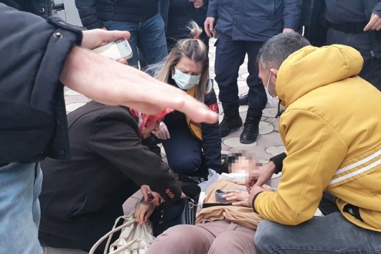 Bı&ccedil;aklanan kadının imdadına jandarma yetişti