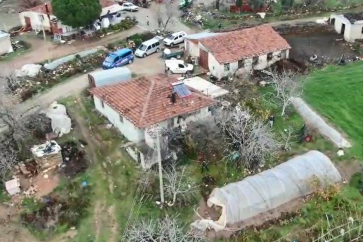 Manisa'da evde esrar, bah&ccedil;edeki serada kenevir ele ge&ccedil;irildi