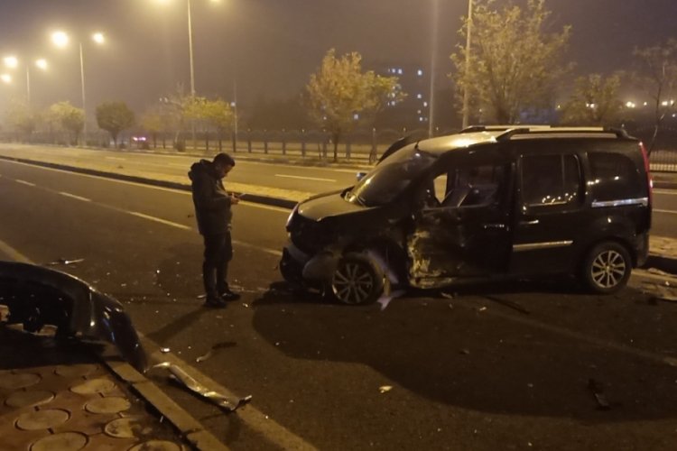 Diyarbakır'da yoğun sis kaza getirdi: 2 yaralı