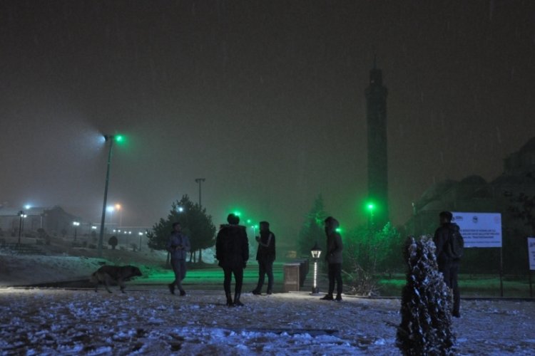 Kars'ta kar yağışı etkili oluyor