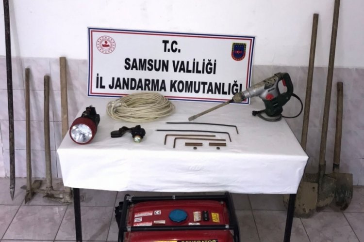 Ka&ccedil;ak kazı yapan 4 kişi jandarma ekiplerince yakalandı