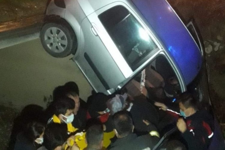 Şarampole u&ccedil;an otomobilde can pazarı