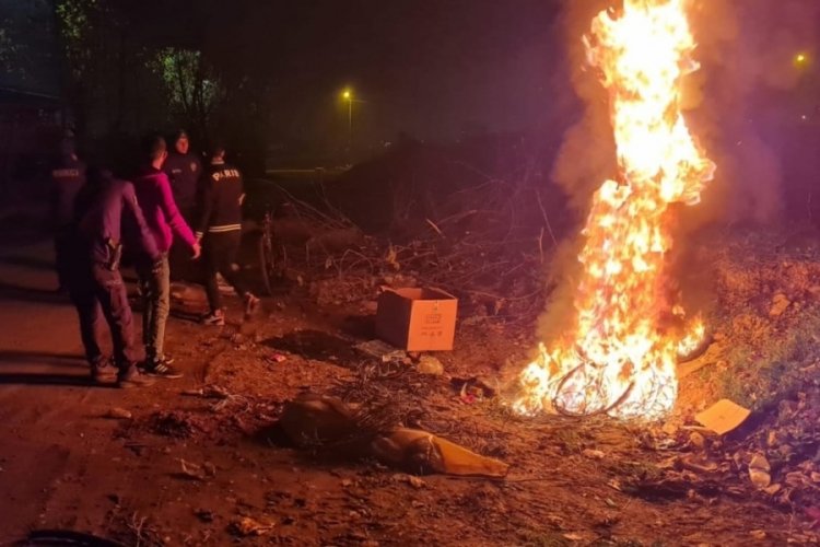 Bursa'da kabloları &ccedil;aldı, yakarken su&ccedil;&uuml;st&uuml; yakalandı