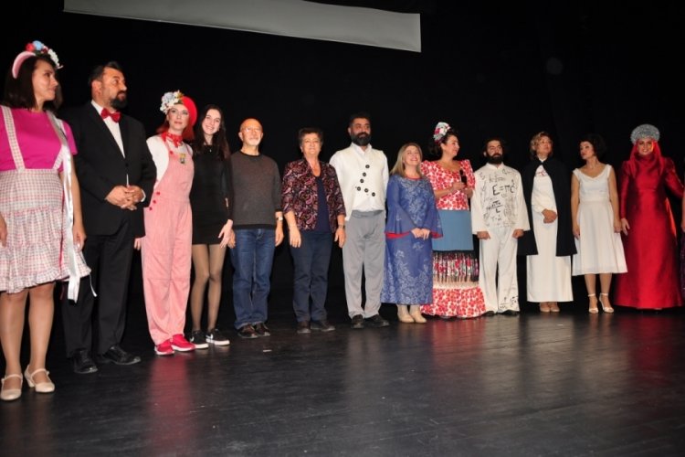 '1Başka Tiyatro' Uludağ Koleji sponsorluğunda  perde dedi