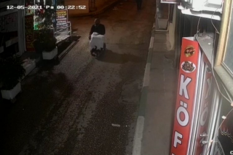 Bursa'da engelli taklidi yaparak ak&uuml;l&uuml; sandalye &ccedil;aldı