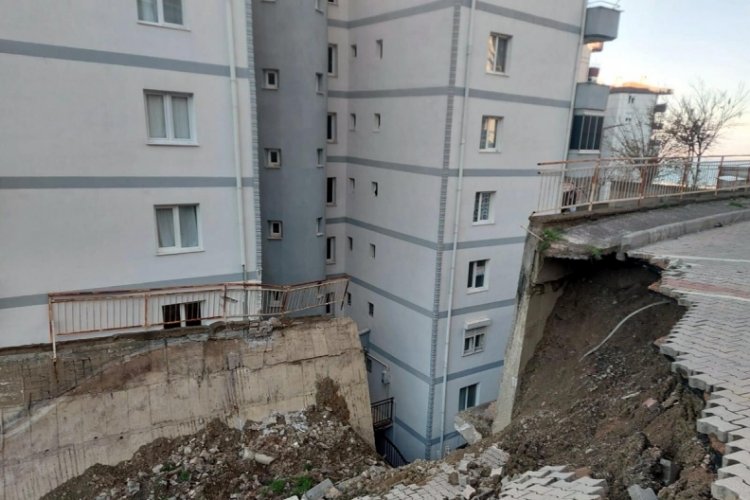İzmir'de yıkılan istinat duvarı, 30 yıl &ouml;nce yapılmış