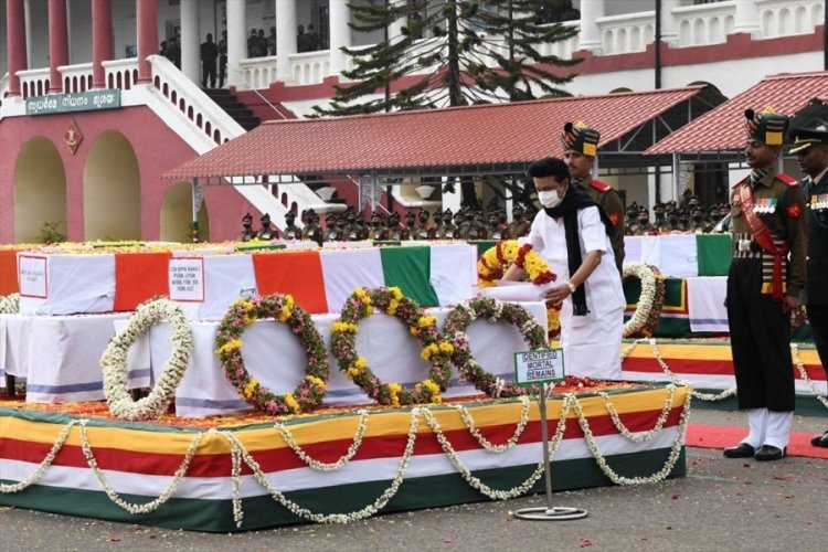 Hindistan Genelkurmay Başkanı Bipin Rawat i&ccedil;in cenaze t&ouml;reni d&uuml;zenlendi