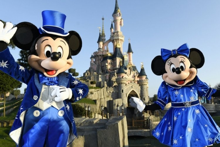 Disneyland'ın 'gizli kapısının' arkasında neler var?