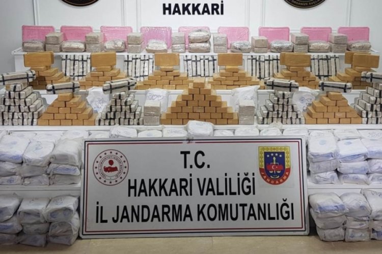 Araziye gizlenen 295 kilo uyuşturucu bulundu