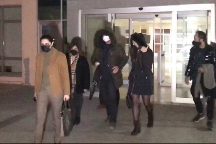 Askeri b&ouml;lgede yakalanan Yunan polis ile kız arkadaşının yurt dışı yasağı kaldırıldı