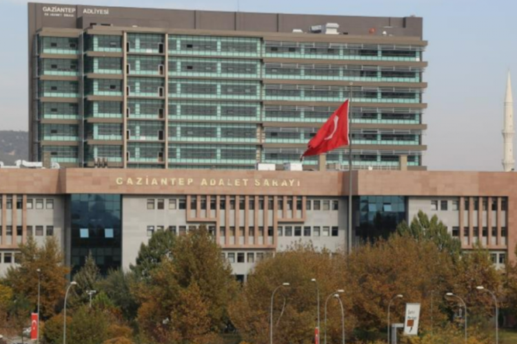 Hastanın kafasında malzeme unutarak &ouml;l&uuml;m&uuml;ne neden olan doktor i&ccedil;in istenen ceza belli oldu