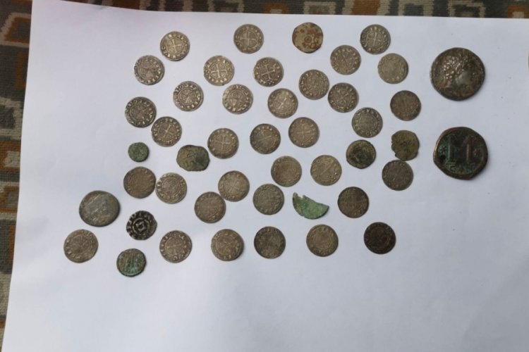 Otomobilden 46 adet sikke &ccedil;ıktı