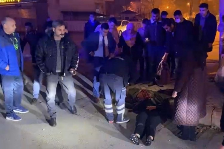 Karşıdan karşıya ge&ccedil;mek isteyen gen&ccedil; kıza otomobil &ccedil;arptı