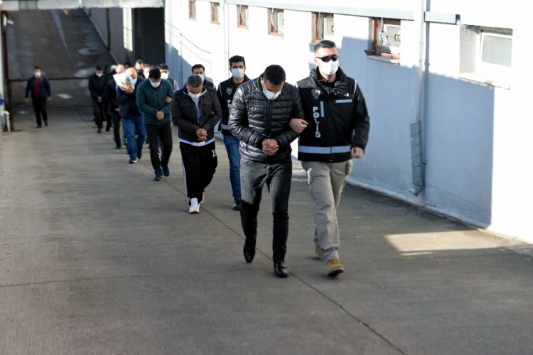 Adana'da oğlunu bor&ccedil;landırıp, iş insanı babasından milyonluk gayrimenkul almışlar