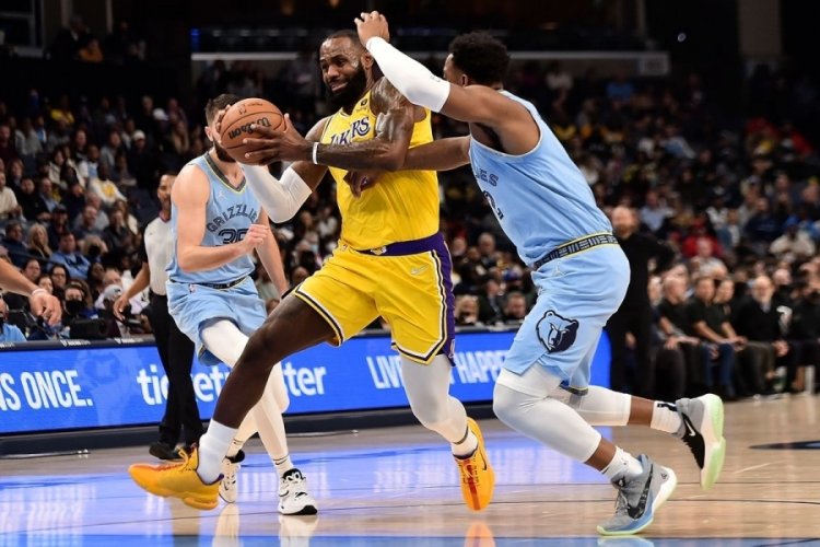Los Angeles Lakers, LeBron'a rağmen yenildi