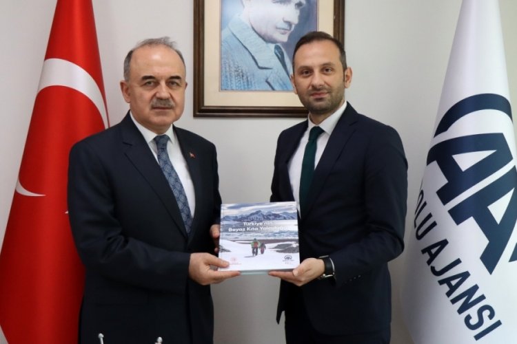 Yalova Valisi, AA Bursa B&ouml;lge M&uuml;d&uuml;rl&uuml;ğ&uuml;nde "Yılın Fotoğrafları" oylamasına katıldı