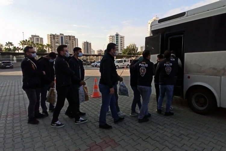 Mersin'de sahte bahis kuponuyla dolandıran şahıslar adliyede