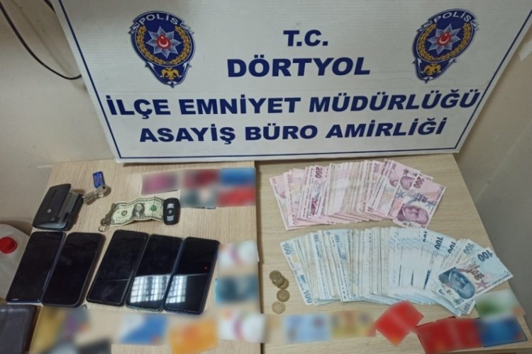 Hatay'da dolandırıcı başkasına ait ehliyeti g&ouml;sterince yakalandı