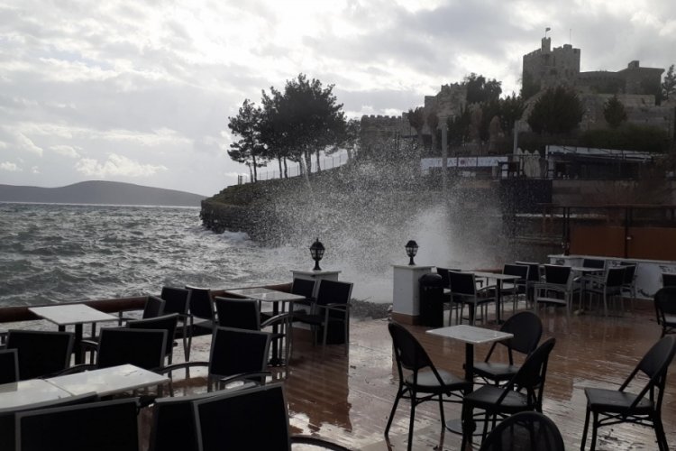 Muğla Bodrum'da fırtına etkili oldu