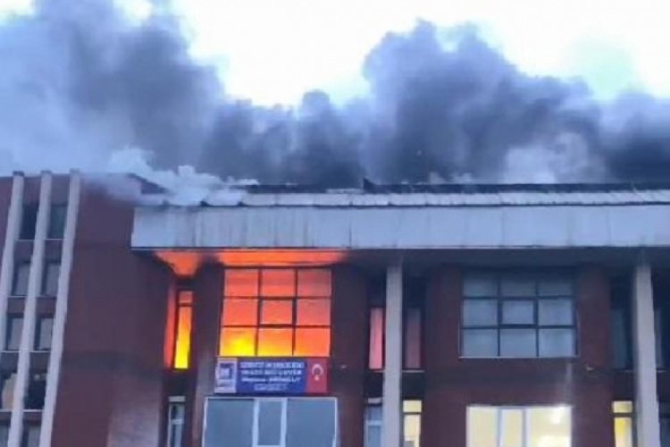 Sanayi Sitesi'nde eski mescit alev alev yandı