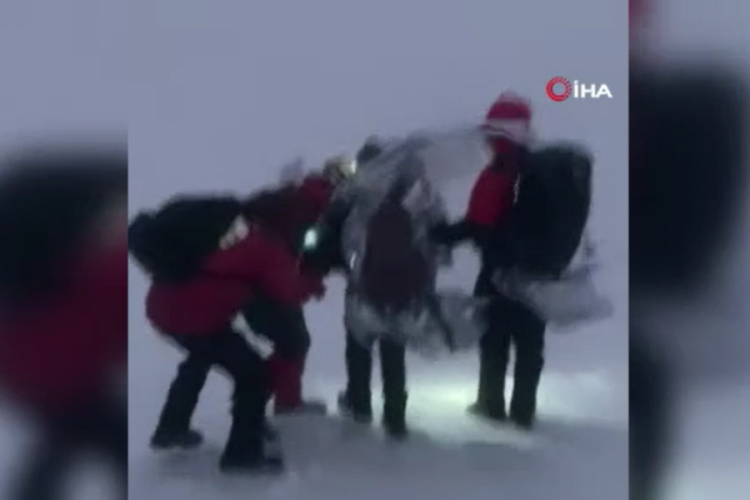Jandarma paylaştı! Uludağ'da kaybolan 3 şahıs b&ouml;yle kurtarılmış...