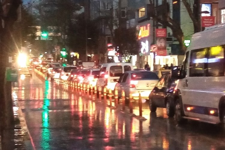 On beş dakikalık kuvvetli yağış hayatı fel&ccedil; etti