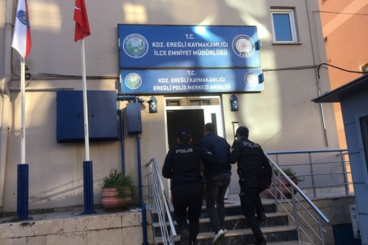 Cumhurbaşkanı Erdoğan'a hakaret edip fotoğrafını yere atan kişi g&ouml;zaltına alındı