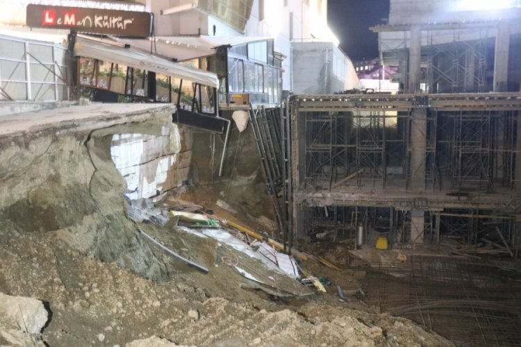 İnşaat alanının yanındaki kafe &ccedil;&ouml;kt&uuml;