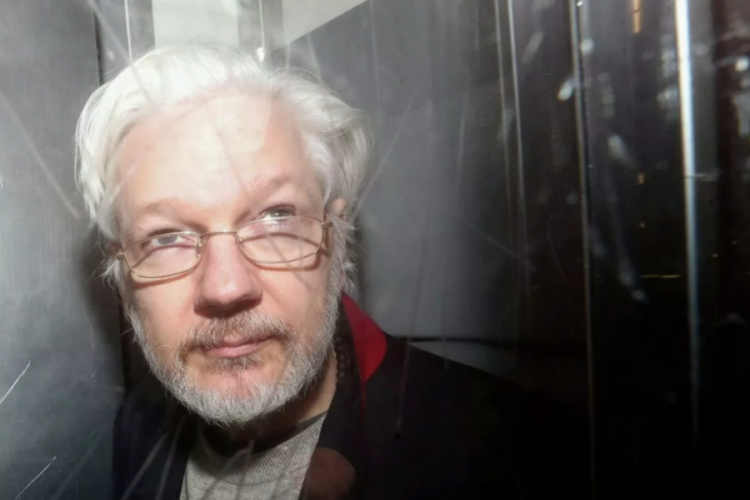 Snowden: Assange davası yolsuzluk ve suiistimalle dolu