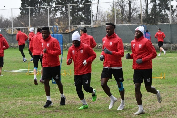 &Uuml;mraniyespor, Balıkesir deplasmanında k&ouml;t&uuml; gidişe dur demek istiyor