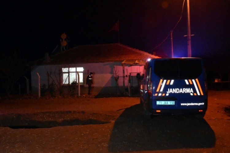 Silah temizlerken kendisini ve dini nikahlı eşini yaraladı