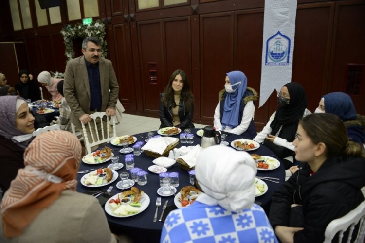 Bursa'da Başkan Yılmaz misafir &ouml;ğrencileri ağırladı