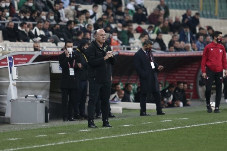 Bursaspor Teknik Direkt&ouml;r&uuml; Bizati: Seyircinin tepkisi ile hocalar değişmez
