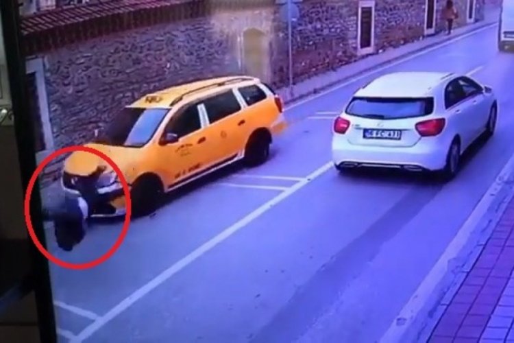 Bursa'da karşıya ge&ccedil;mek isteyen &ccedil;ocuğa taksi &ccedil;arptı!