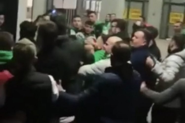 Bursasporlu taraftarlar tekme tokat kavga etti!