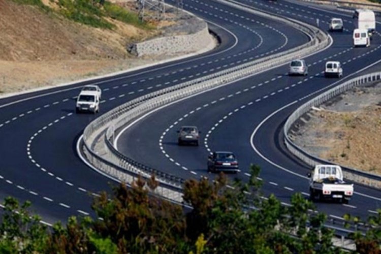 Karayollarında son durum: &Ccedil;alışmaların s&uuml;rd&uuml;ğ&uuml; kesimlerde kurallara uyulması bekleniyor