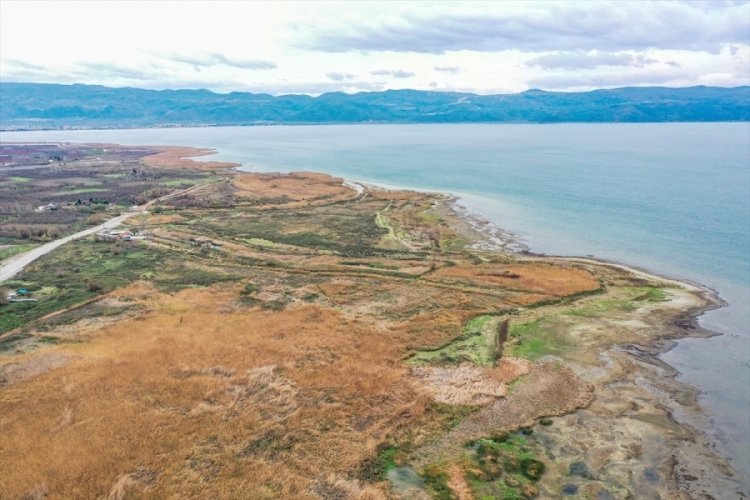 İznik G&ouml;l&uuml;'n&uuml;n bazı b&ouml;l&uuml;mlerinde su &ccedil;ekilmesi 50 metreyi aştı