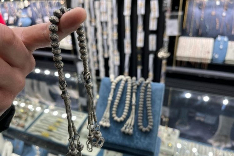 Bu tespihlerin fiyatı dudak u&ccedil;uklatıyor