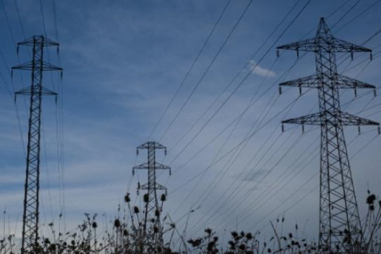 G&uuml;nl&uuml;k elektrik &uuml;retim ve t&uuml;ketim verileri