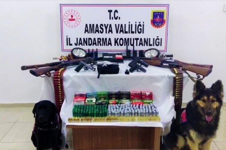 Av tutkunu vatandaşın evinden 'cephanelik' &ccedil;ıktı