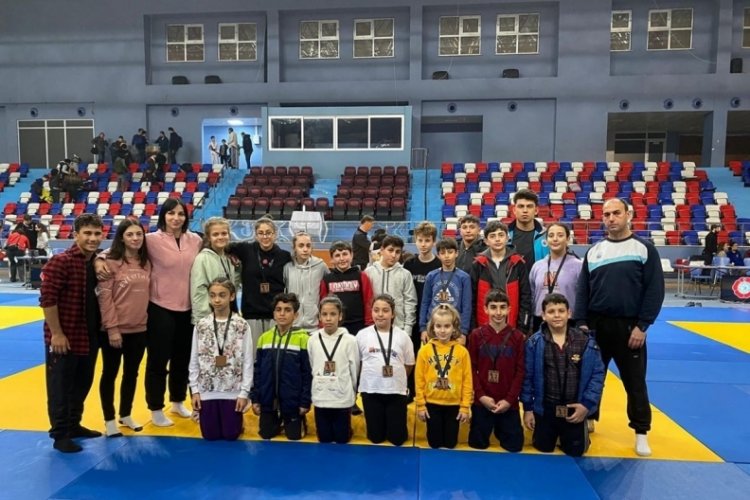 Bursa'da Gemlikli minik judocular madalyaya doymuyor