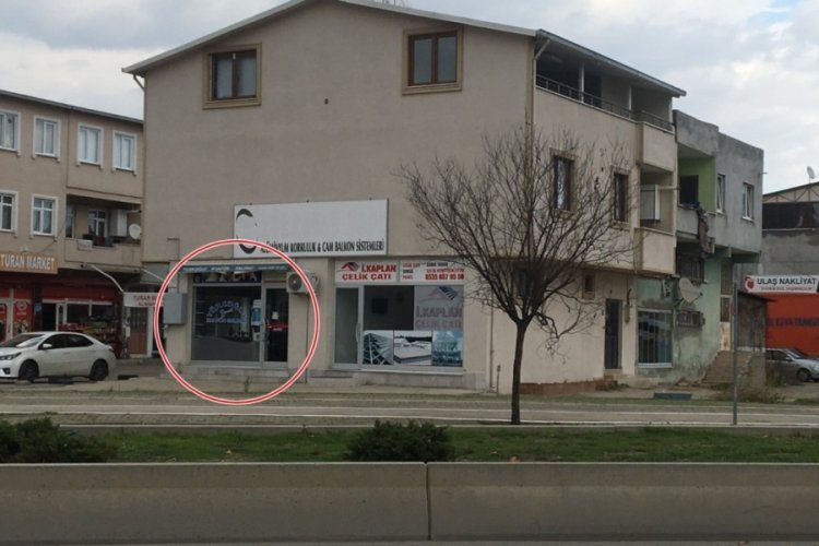 Balkondan ateş a&ccedil;tığı kiracısı yaralandı: O anlar kamerada!