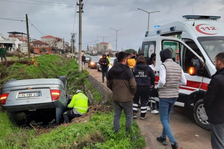 Manisa'da otomobil menfeze u&ccedil;tu: 3 yaralı