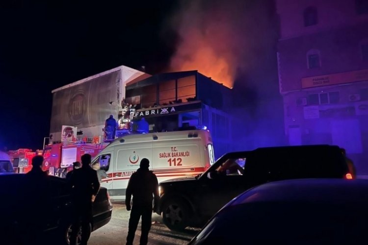 Artvin'de bir kafede &ccedil;ıkan yangında 8 kişi yaralandı