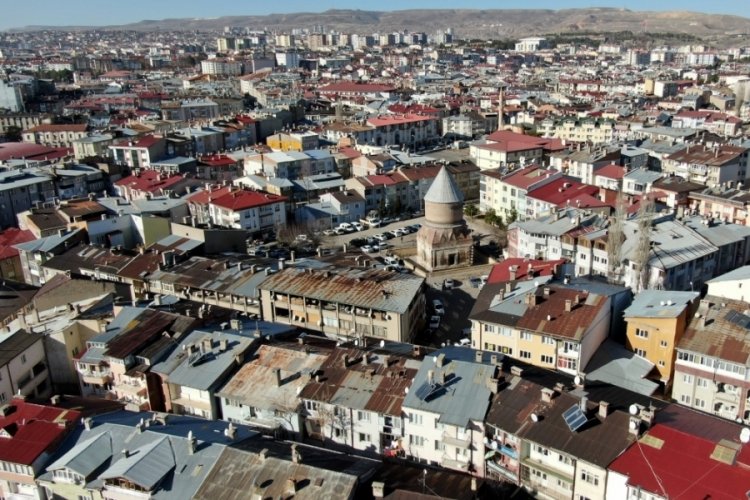 Sivas'ta 6 asırlık tarihi yapı d&ouml;k&uuml;lmeye y&uuml;z tuttu