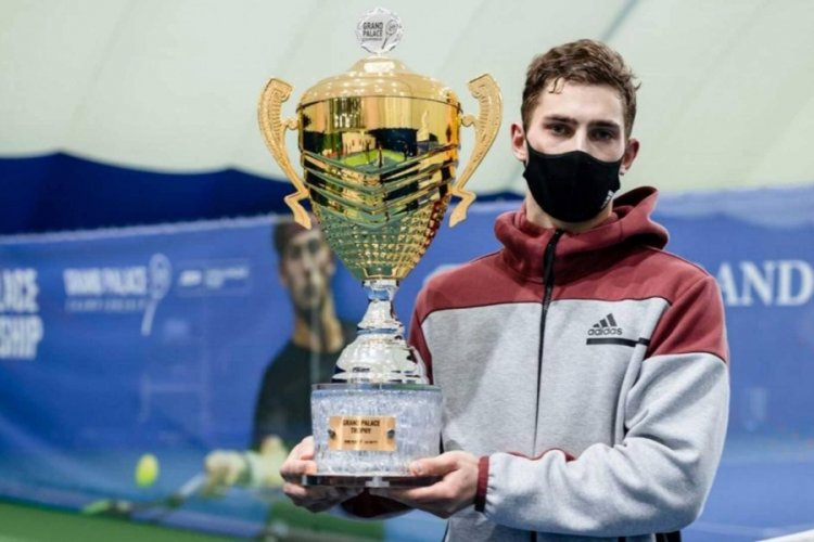 Antalya'da d&uuml;zenlenen turnuvanın şampiyonu Rus tenis&ccedil;i Evgenii Tiurnev oldu