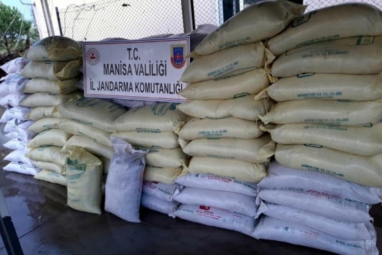 Manisa'nın Ahmet il&ccedil;esinde 59 ton sahte g&uuml;bre ele ge&ccedil;irildi
